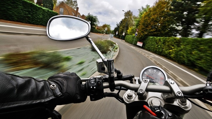 Citazioni a due ruote: la passione per la moto in 10 frasi