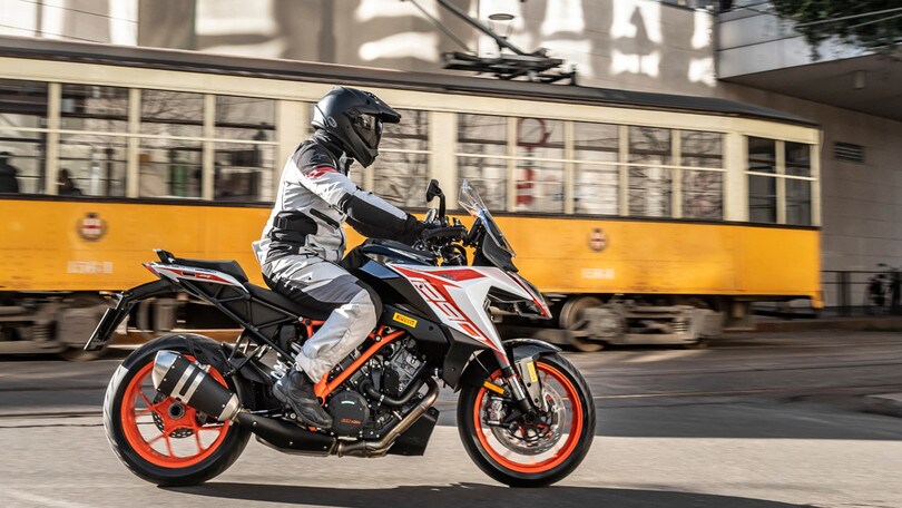 Pirelli: arriva Angel GT II per lo sport-touring  - LE FOTO