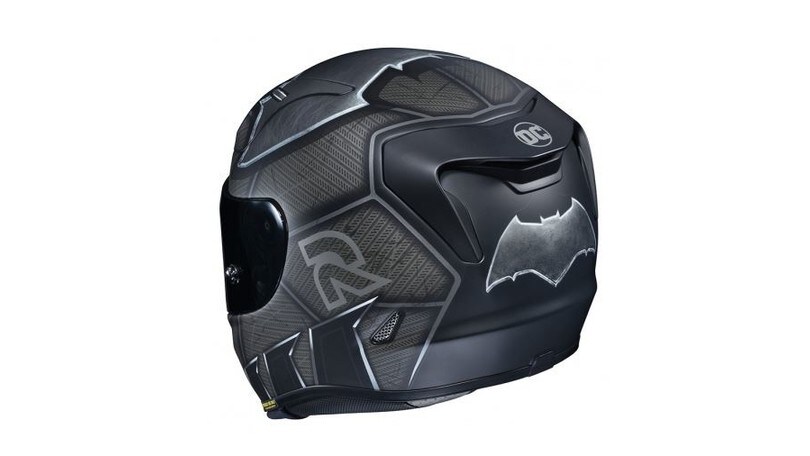 In moto con i caschi dei supereroi DC - LE FOTO