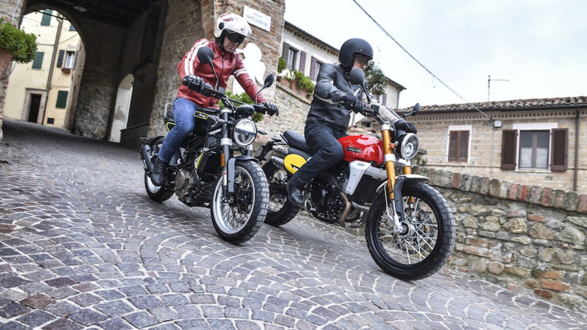fantic-caballero-scrambler-500-vs-husqvarna-svartpilen-401-le-foto