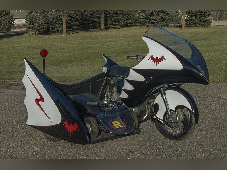 Batman, la replica perfetta della Bat-moto originale