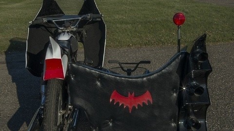 Batman, la replica della Bat-moto originale - LE FOTO