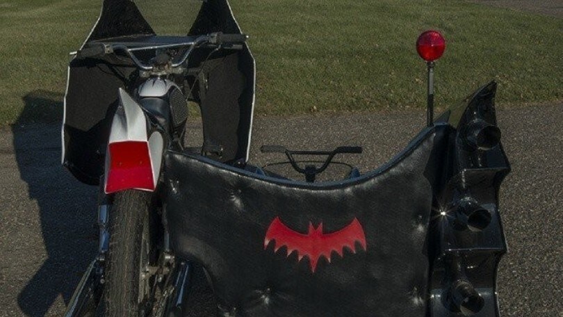 Batman, la replica della Bat-moto originale - LE FOTO