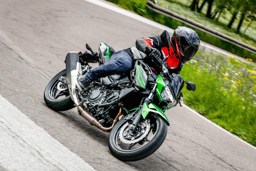 Test Kawasaki Z400, la nave scuola