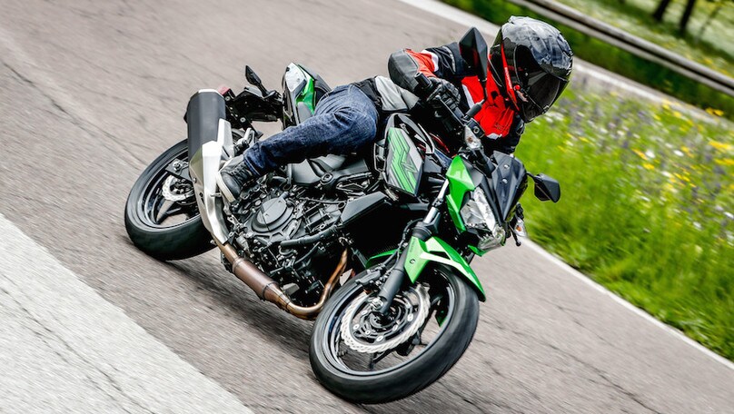 Test Kawasaki Z400, la nave scuola