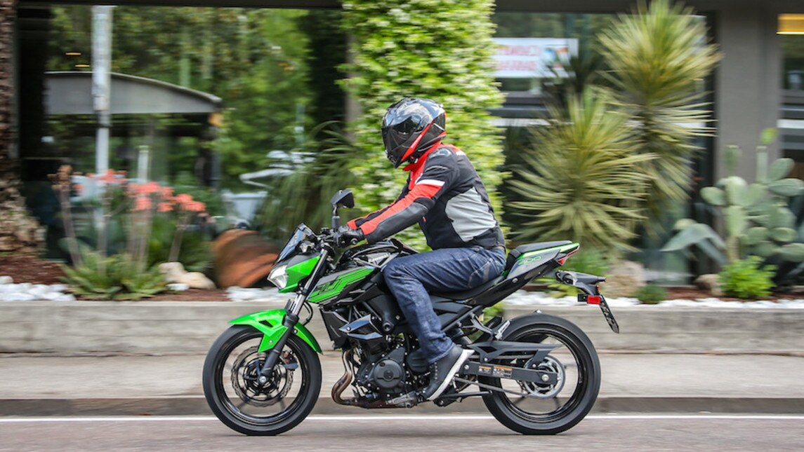 Test Kawasaki Z400 LE FOTO InMoto