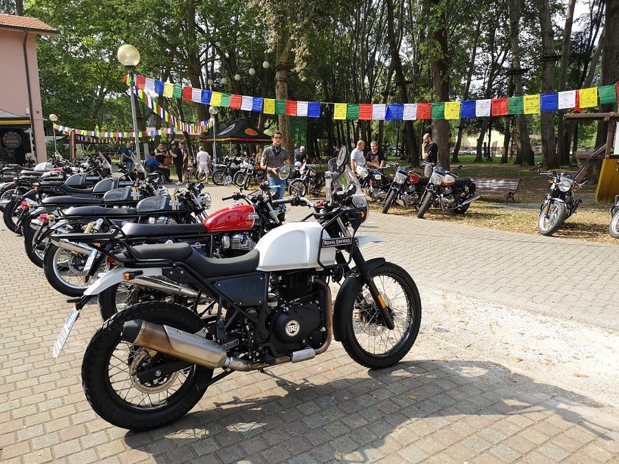 Siamo stati a Massa in compagnia del popolo Royal Enfield