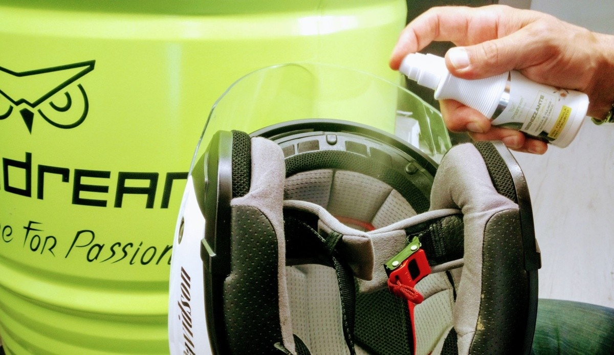 L'igienizzante alla camomilla per casco e accessori