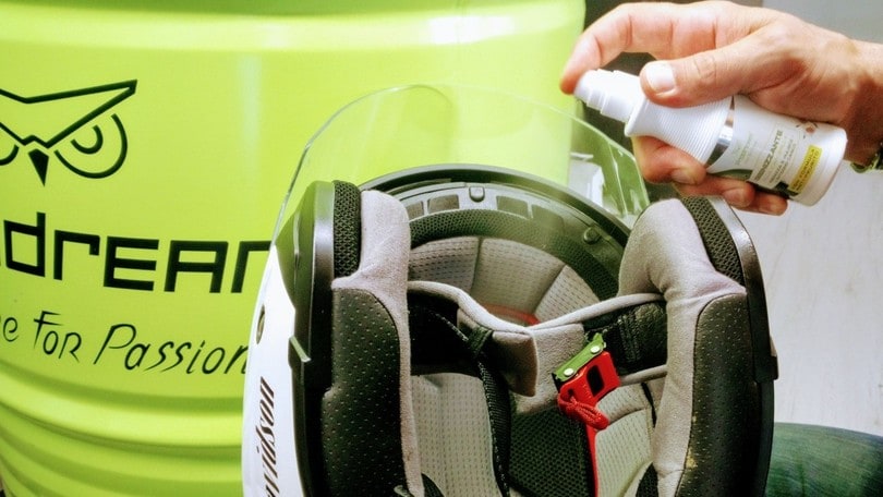 L'igienizzante alla camomilla per casco e accessori