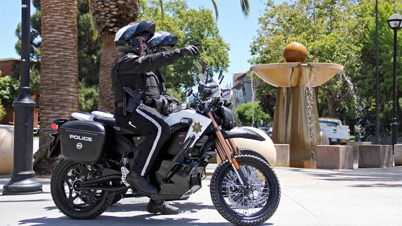 Negli USA, la Polizia va 'a batterie'