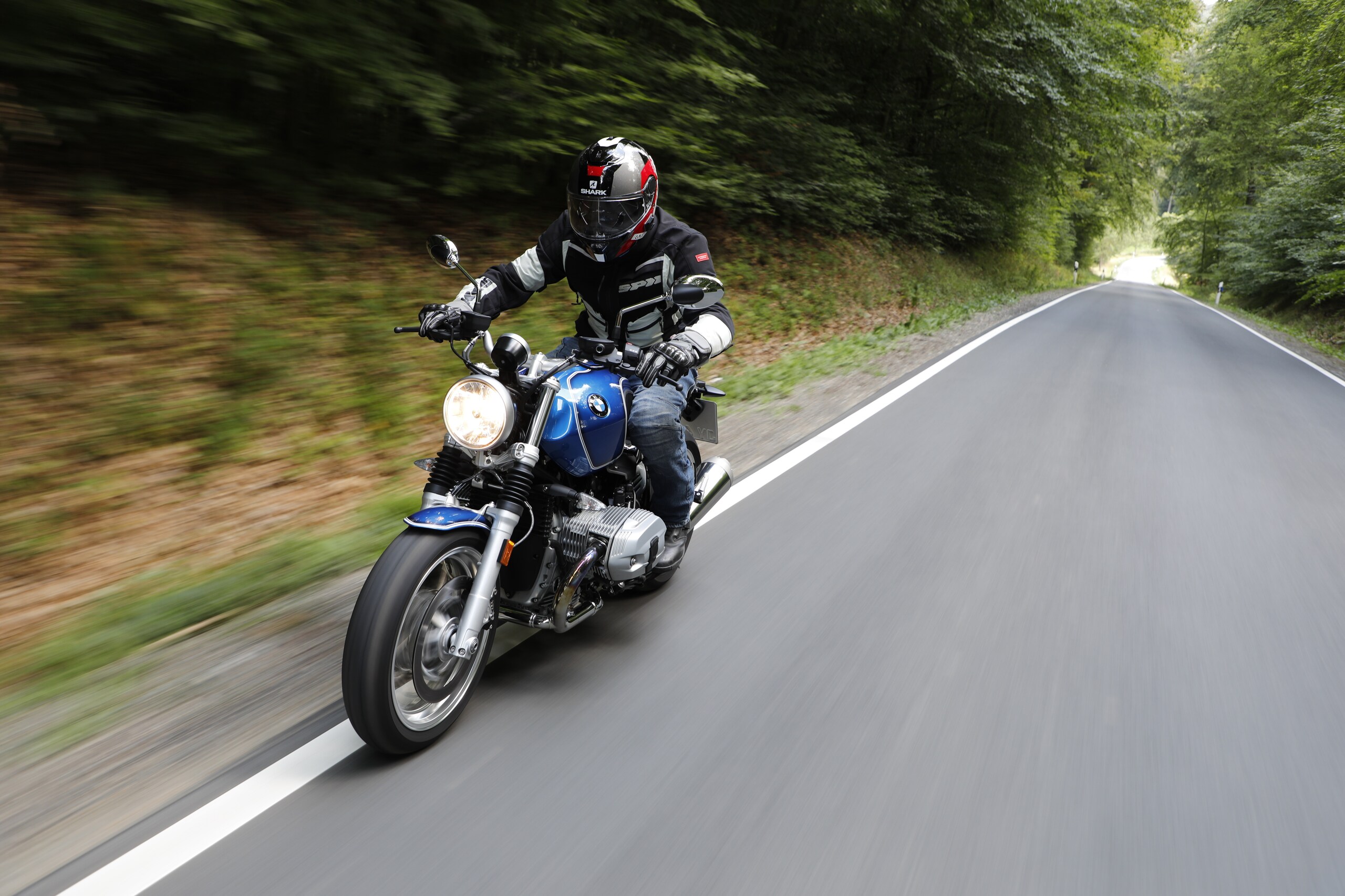 Nuova BMW r NineT /5: la prova tra le colline di Francoforte