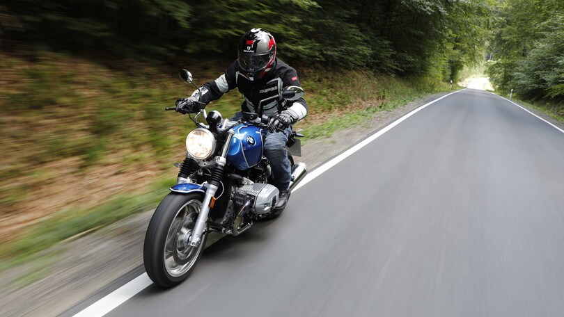 Nuova BMW r NineT /5: la prova tra le colline di Francoforte