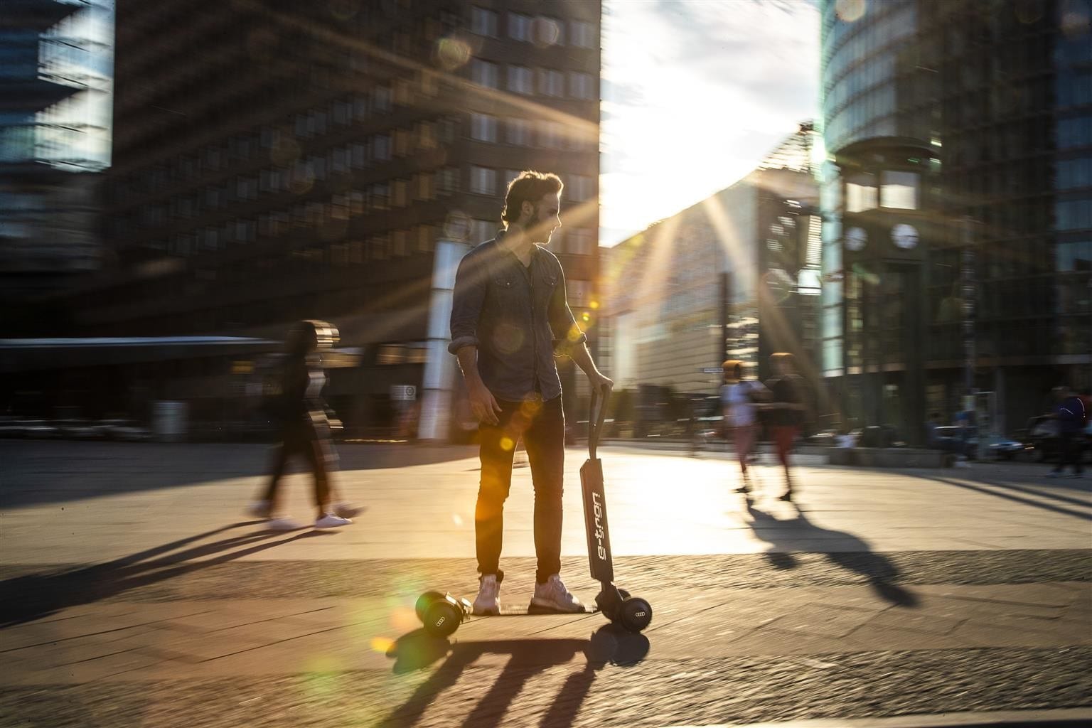 Audi e-tron Scooter: come 'surfare' su strada