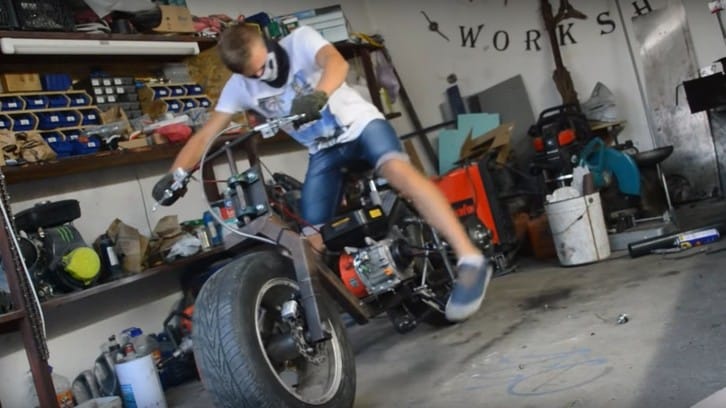 Come costruirsi una moto con ciò che si ha nel garage - IL VIDEO