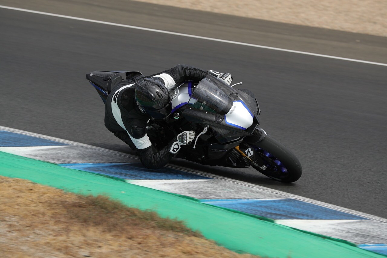 Yamaha YZF-R1, onboard a Jerez: VIDEO
