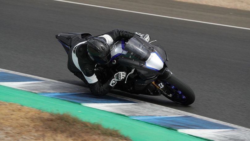 Yamaha YZF-R1, onboard a Jerez: VIDEO