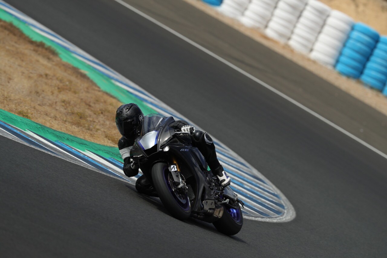 Yamaha YZF-R1/YZF-R1M: la forza della dolcezza