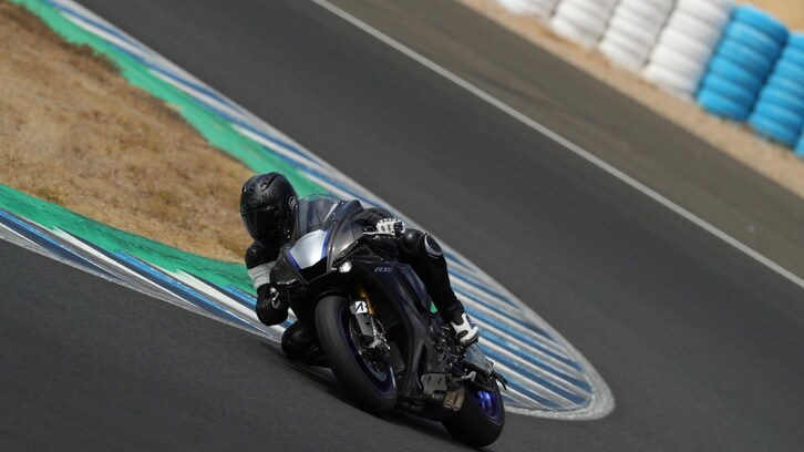 Yamaha YZF-R1/YZF-R1M: la forza della dolcezza