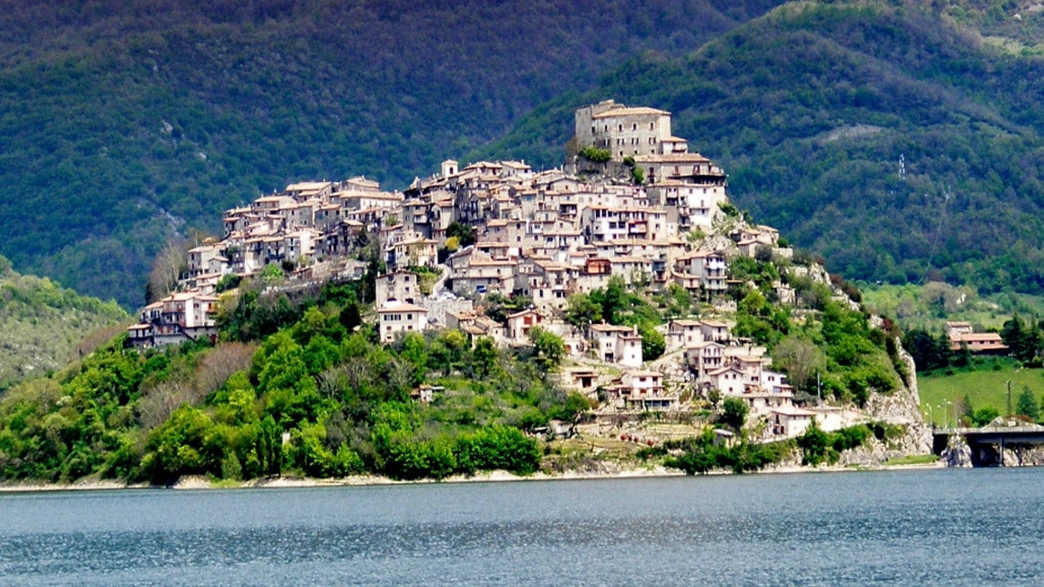 Nel fine settimana del gusto si viaggia tra Castel di Tora, Subiaco e Positano