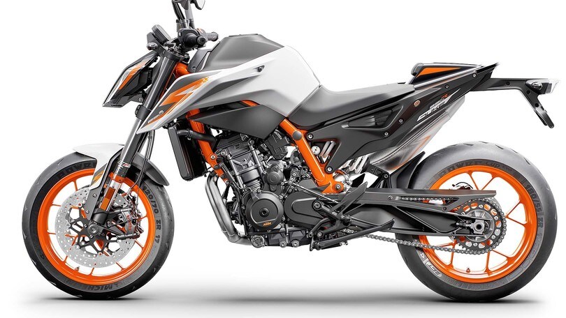 KTM 390 Adventure e 890 Duke R: le foto Eicma