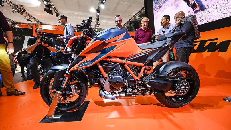 KTM a EICMA 2019, la potenza della 1290 Super Duke R 2020: FOTO