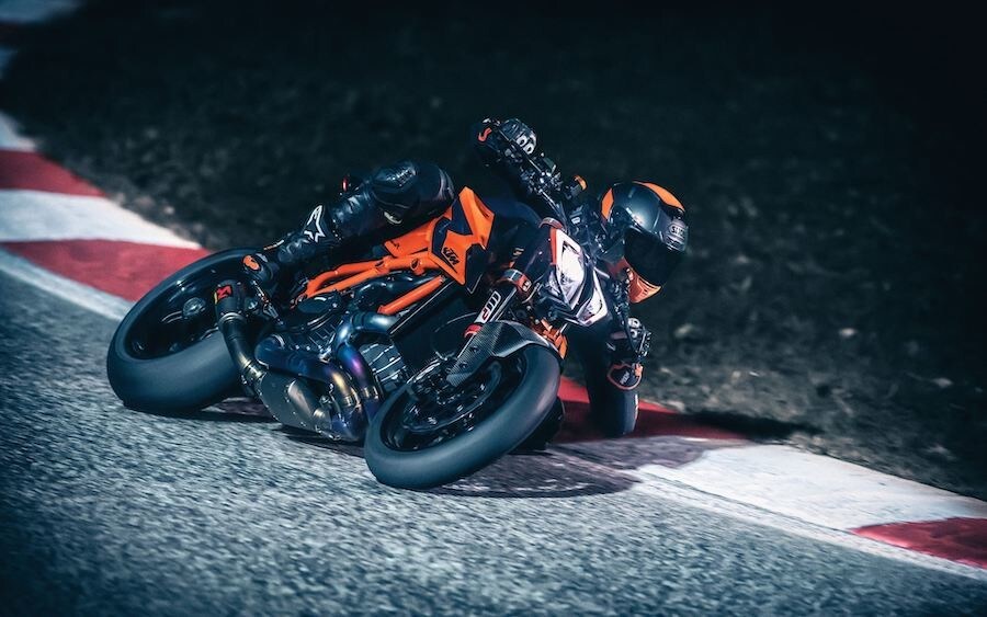 KTM svela a EICMA la nuova 1290 Super Duke R 2020