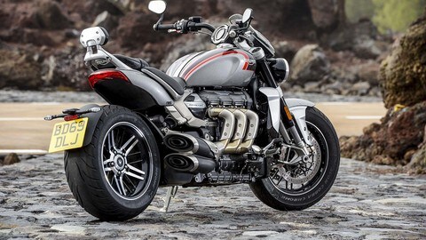 Triumph Rocket 3 R e GT, le foto