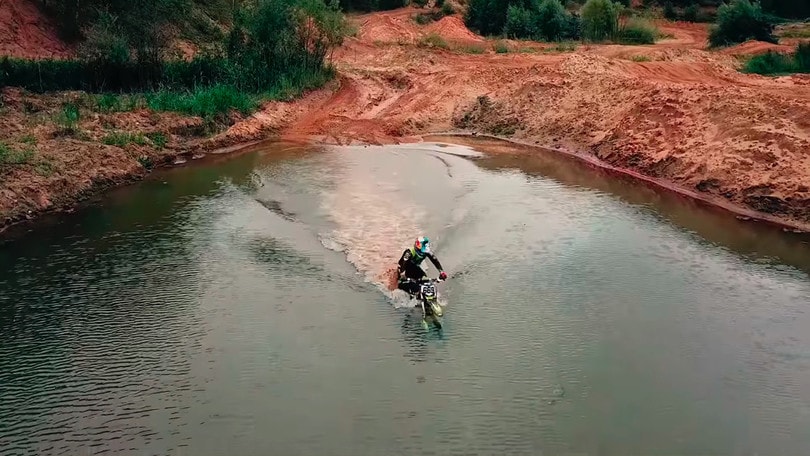 Milandr SM-250: la moto elettrica che non teme l’acqua – IL VIDEO