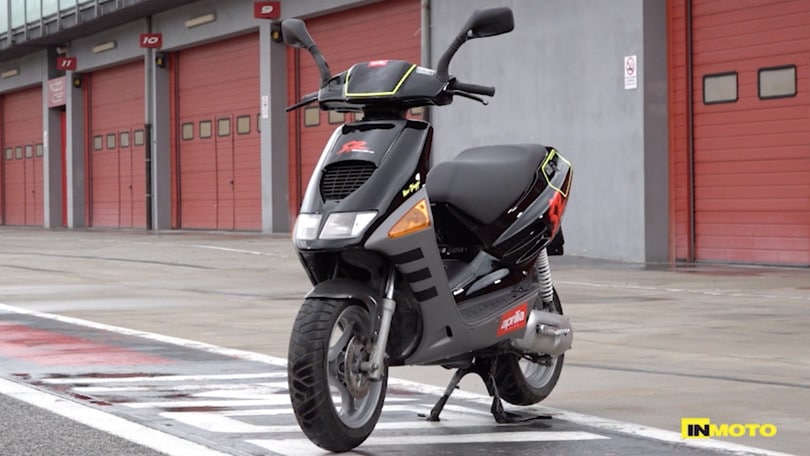 Un giorno da leoni: a Imola con gli scooter 50 anni '90 VIDEO