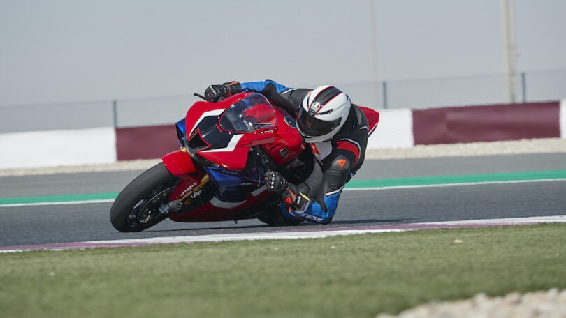 Test, Honda CBR1000RR-R: urlo da mondiale SBK FOTO