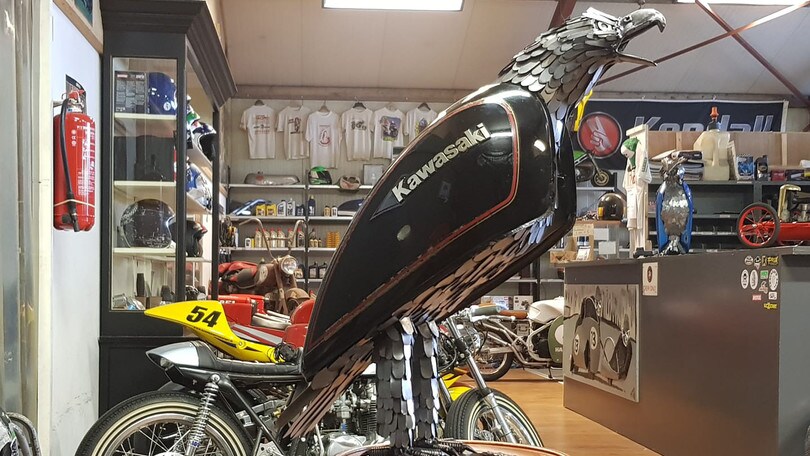 Capolavori da pezzi di moto: l'arte di Jos Hammer