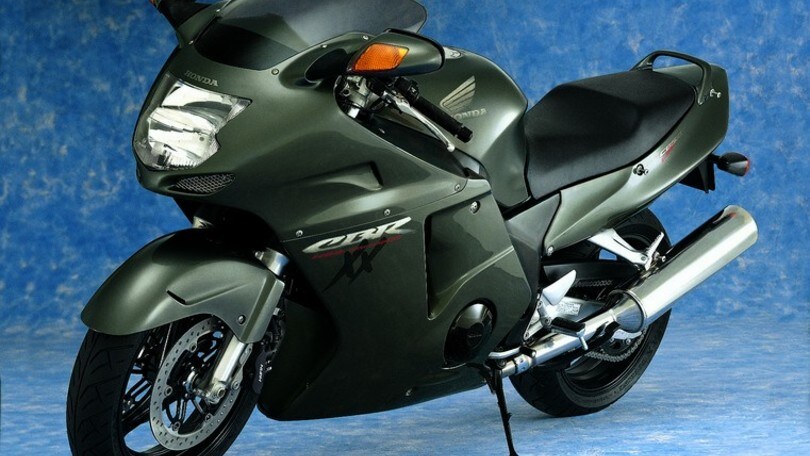 Rewind, Honda CBR 1100XX: la signora del vento FOTO