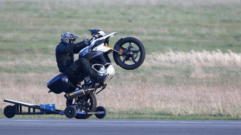 Tom Cruise su BMW G 310 GS per Mission: Impossible 7 FOTO