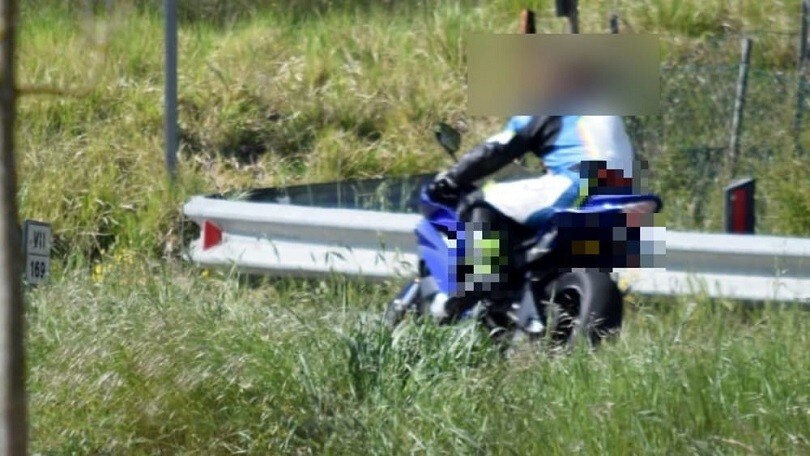 Coronavirus, forza tre posti di blocco su una Yamaha R6: multato