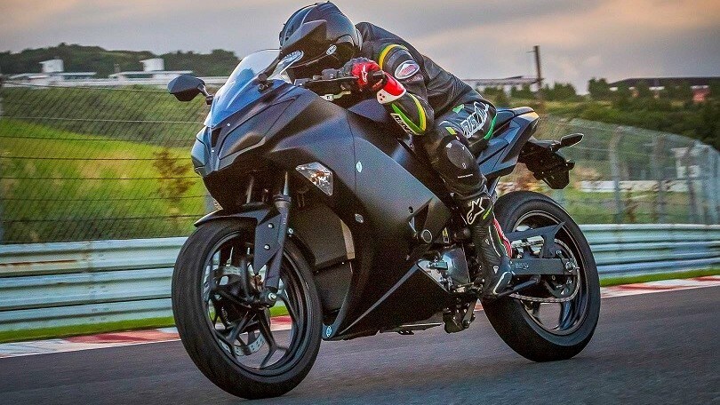 Kawasaki, guarda al futuro con la elettrica Endeavor