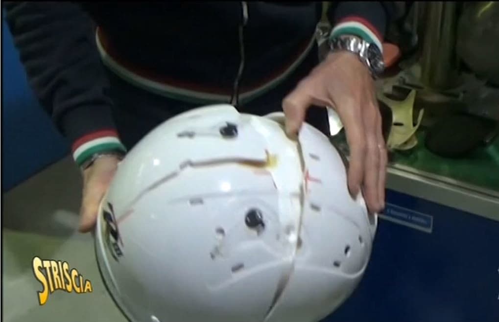 AGV e Arai fasulli online, la denuncia di Striscia