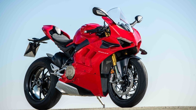 Ducati Panigale V4 S, LE FOTO DELLA COMPARATIVA