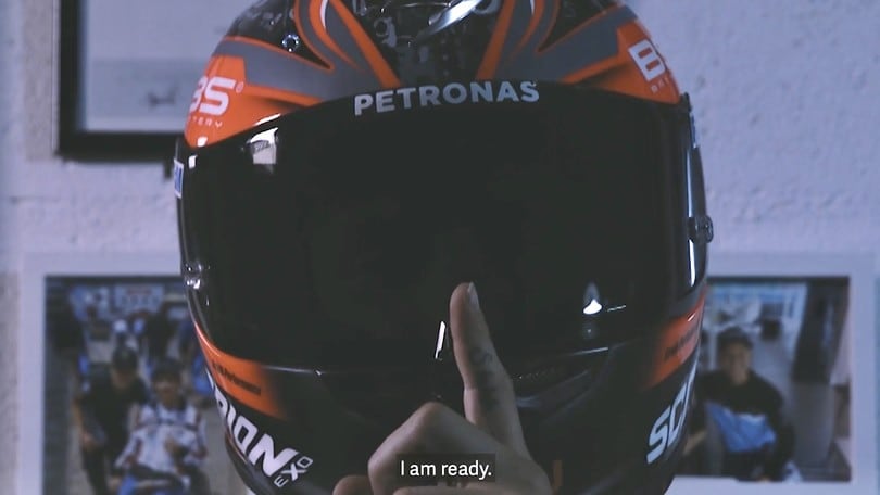 Fabio Quartararo in sella alla R6 con il "suo" Scorpion Exo R1 Air