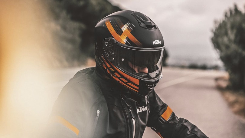 KTM: abbigliamento ‘Essential’ su strada - LE FOTO