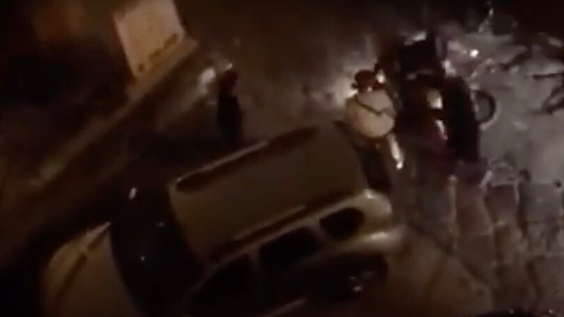 Napoli, rubano scooter durante i festeggiamenti per la Coppa FOTO