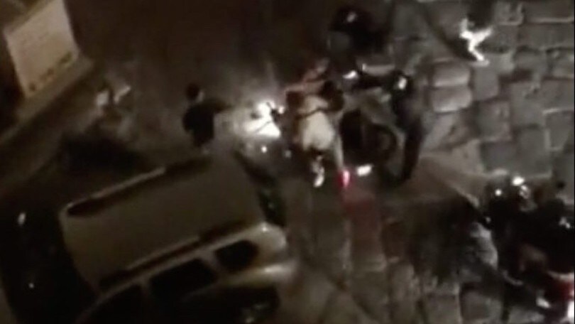 Pistola puntata e scooter sottratto durante la festa di Coppa Italia