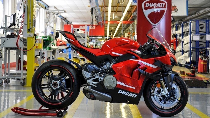 Panigale Superleggera V4: "vacanze romane" per la super Ducati VIDEO