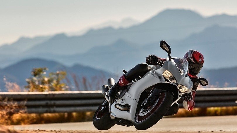 Pizzicato a 210 km/h in tangenziale: "Provavo la moto"