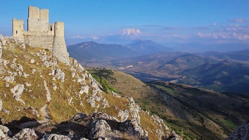 Il Castello di Rocca Calascio: meraviglia tra le montagne