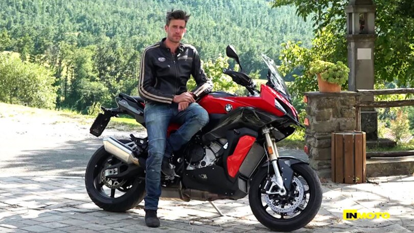 Video-prova BMW S 1000 XR: quadricilindrica con la "schiena dritta"