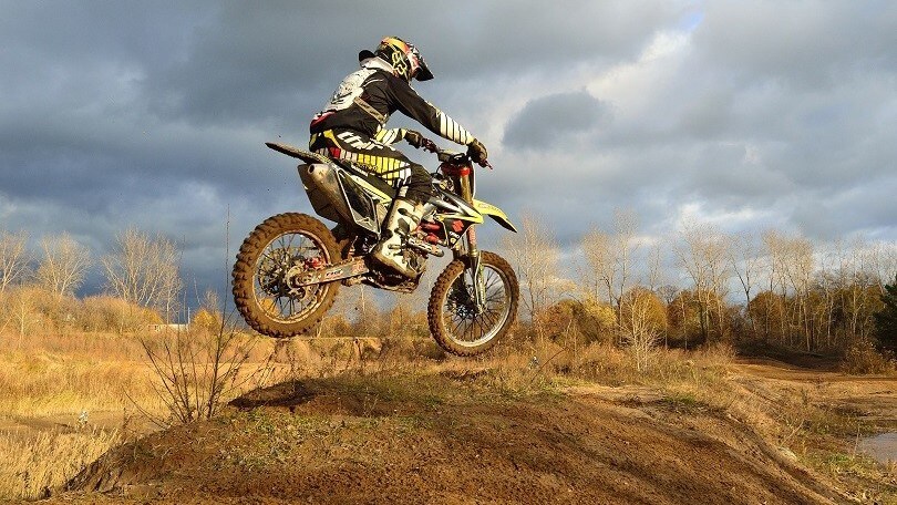 Escursioni senza controllo: 30 motociclisti multati nel pavese