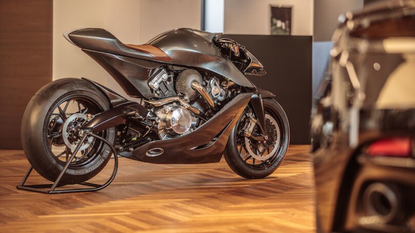 AMB001: sportiva di lusso! FOTO