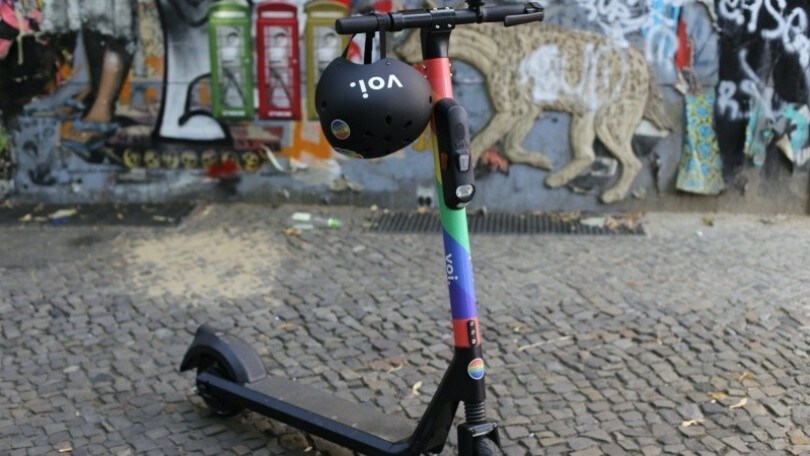 Ruba monopattino sharing e scappa con un furgone: denunciato 54enne