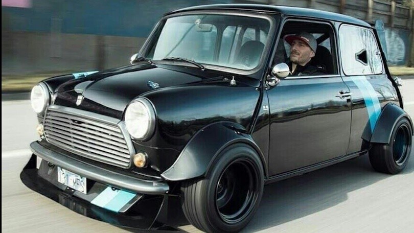 Fuori una Mini, ma sotto il cofano una Kawasaki Ninja ZX-10R