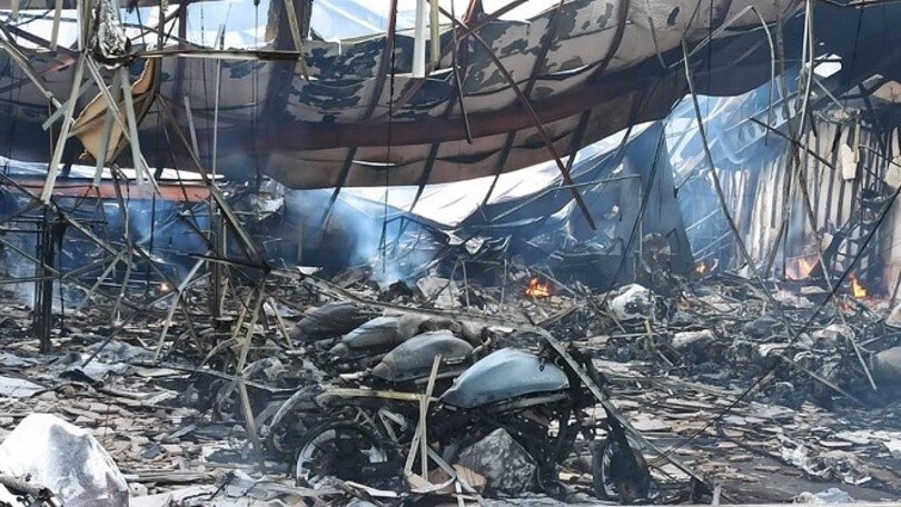 Kawasaki, concessionaria va a fuoco: distrutti oltre cento modelli